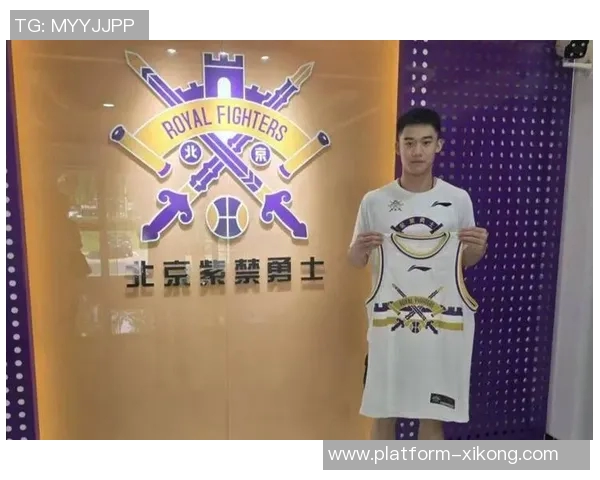 北京全运男篮热身赛大胜北控新外援雷吉佩里与西布龙首次亮相