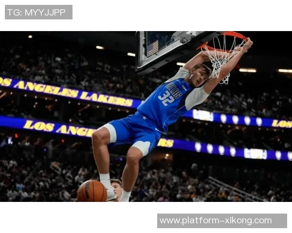 19岁新星弗拉格首秀狂砍33分9板9助展现全能实力引发关注