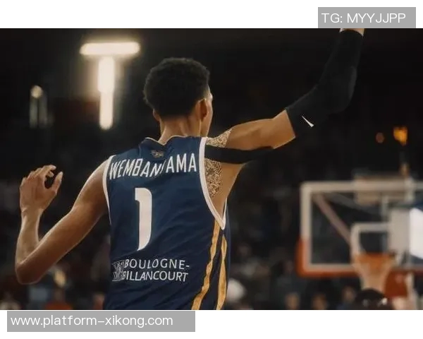 文班亚马全场表现抢眼尽管球队失利依然砍下32分7篮板5盖帽精彩表现令人赞叹 文班亚马全场表现抢眼尽管球队失利依然砍下32分7篮板5盖帽精彩表现令人赞叹