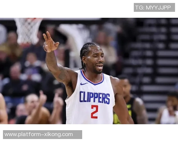 莱昂纳德表现平稳全队最高得分21分但正负值却为负11引人关注