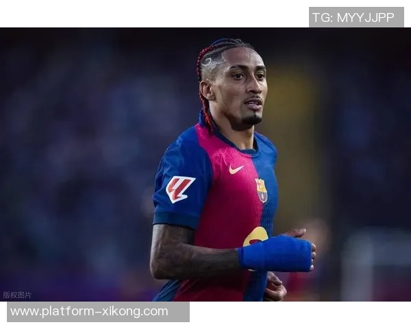 拉菲尼亚回忆利兹联保级艰辛赛后跪行向球迷深情致歉